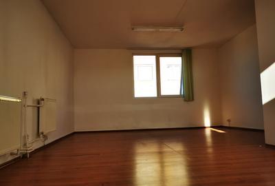Casă cu 4 camere în Central - 2