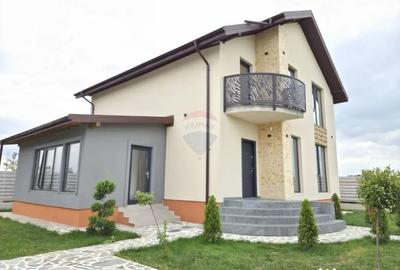 Casă cu 4 camere cu Teren 310 Mp în Vânători