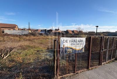 Teren Construcții intravilan de 700 mp, în Cristian - 1