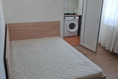 Garsonieră decomandată în Titan