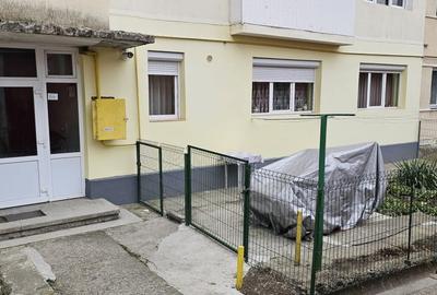 Apartament cu 2 camere semidecomandat, mobilat în Târgu Ocna