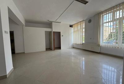 Spațiu comercial, de 50 mp, în Iosia