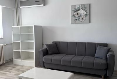 Apartament cu 3 camere semidecomandat, mobilat în Apărătorii Patriei