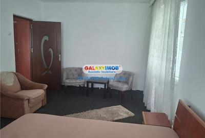 Garsonieră decomandată în Apărătorii Patriei