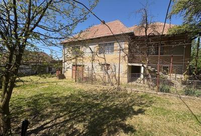 Casă cu 4 camere în Recea