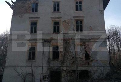 Casă cu Teren 30000 Mp în Central - 2