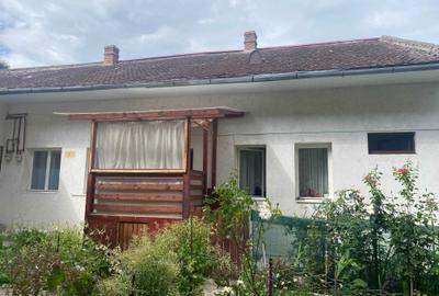 Casă cu 2 camere în Central