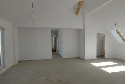 Penthouse cu 4 camere decomandat în Central - 2