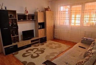 Apartament cu 2 camere semidecomandat în Craiovița Nouă