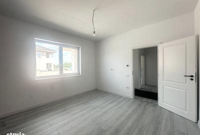 Casă cu 4 camere semidecomandat în Central
