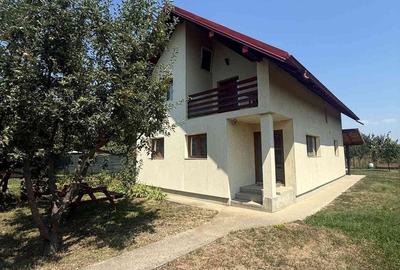 Casă cu 5 camere cu Teren 1000 Mp în Mărgineni