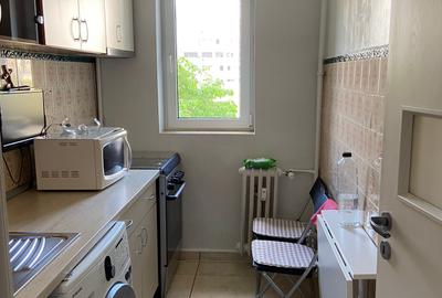Apartament cu 3 camere semidecomandat în Theodor Pallady