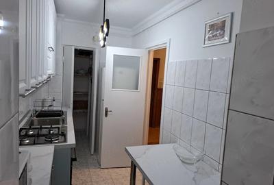 Apartament cu 3 camere decomandat în George Enescu