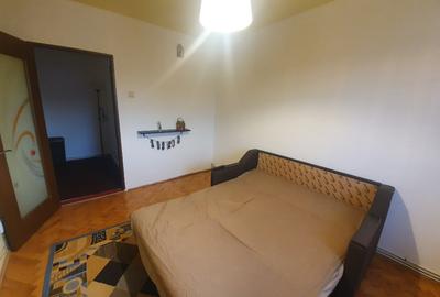 Apartament cu 2 camere decomandat în Podu Roș