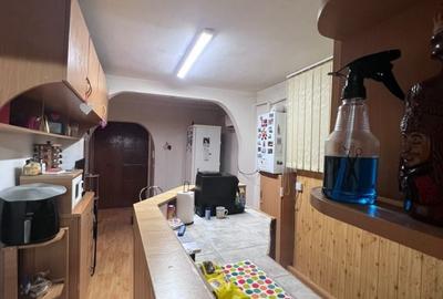 Apartament cu 3 camere în Traian