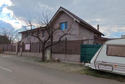 Casă cu 4 camere în Central - 1