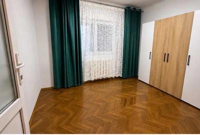 Apartament cu 2 camere semidecomandat, mobilat în Aradului