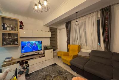 Apartament cu 3 camere decomandat în Roșu