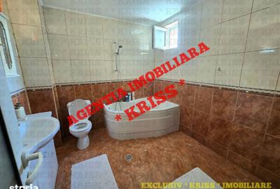 Casă cu 4 camere cu Teren 330 Mp în Central