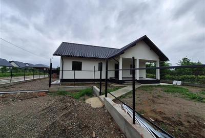 Casă individuală cu 4 camere cu Teren 400 Mp în 9 Mai - 1