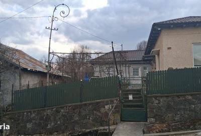 Casă cu 4 camere cu Teren 1600 Mp în Central