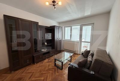 Apartament cu 3 camere decomandat, mobilat în Central