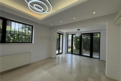Duplex cu 8 camere cu Teren 250 Mp în Iancu Nicolae