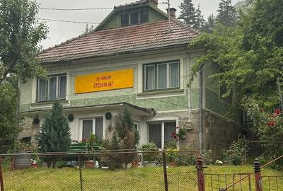 Casă cu 4 camere în Central - 2