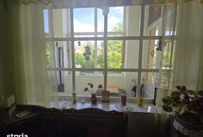 Casă cu 6 camere cu Teren 606 Mp în Lipoveni