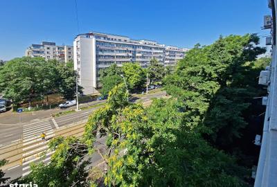 Apartament cu 3 camere semidecomandat în Crângași