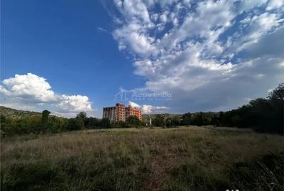 Teren de 9400 mp, în Central