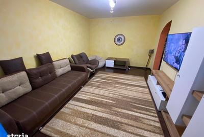 Apartament cu 3 camere decomandat în Cornișa