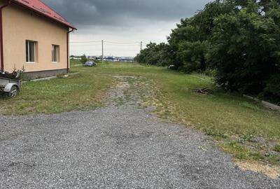 Teren de 4600 mp, în Acățari
