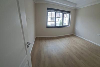 Casă cu 5 camere cu Teren 250 Mp în Torontalului
