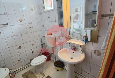 Casă cu 5 camere cu Teren 593 Mp în Central