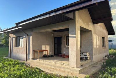 Casă cu 2 camere cu Teren 1100 Mp în Huși - 5