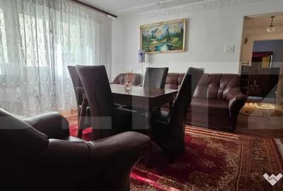 Apartament cu 3 camere semidecomandat în Micro 4