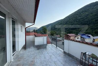 Casă cu 7 camere cu Teren 192 Mp în Central