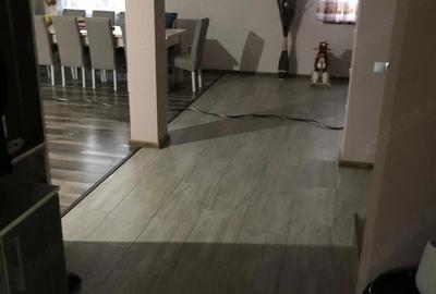 Casă cu Teren 450 Mp în Central - 2