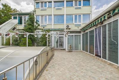 Casă cu 10 camere cu Teren 601 Mp în Central