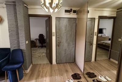 Apartament cu 2 camere decomandat în Rovine