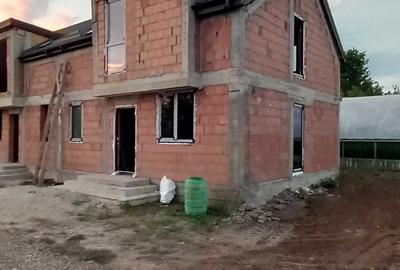 Casă cu 4 camere în Central