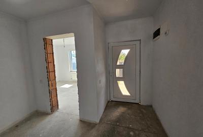Duplex cu 4 camere cu Canalizare în Parța - 7