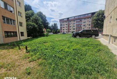 Teren de 892 mp, în Central - 13