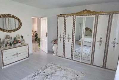 Casă cu 4 camere cu Teren 1000 Mp în Central - 1