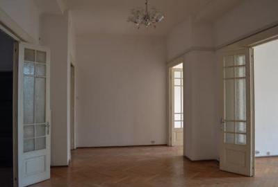 Casă cu 50 camere cu Teren 1800 Mp în P-ța Universității - 2