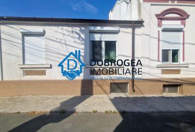 Casă individuală cu 3 camere cu Canalizare în Central - 2