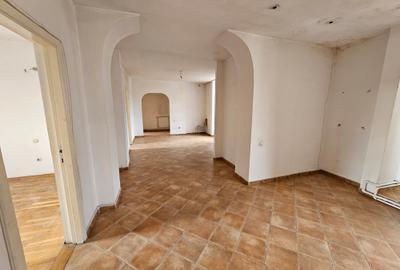 Apartament cu 4 camere decomandat în P-ța Rosetti - 13