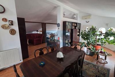 Casă cu 8 camere cu Canalizare în Central - 12