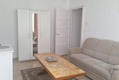 Apartament cu 3 camere semidecomandat în Central